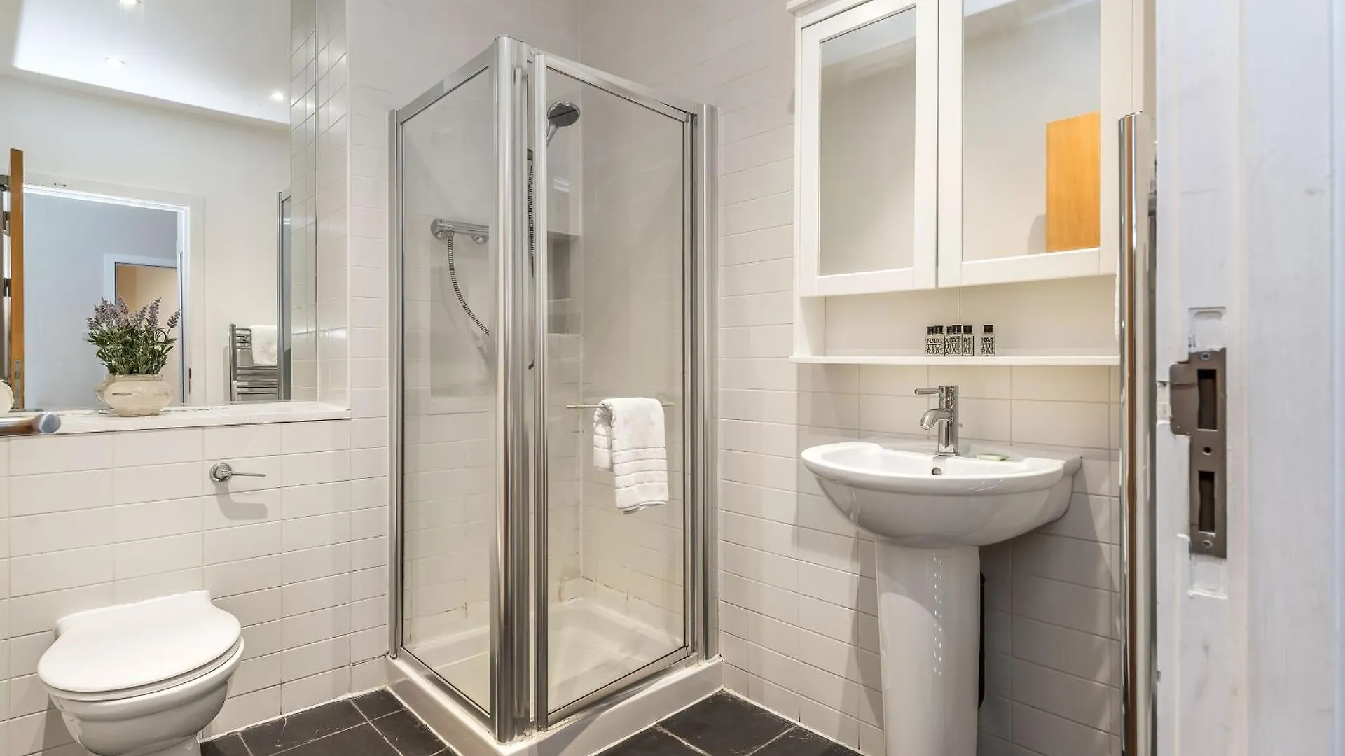 Beautiful Designer 2 Bed 2 Bath Old Town - Parking Apartman Edinburgh