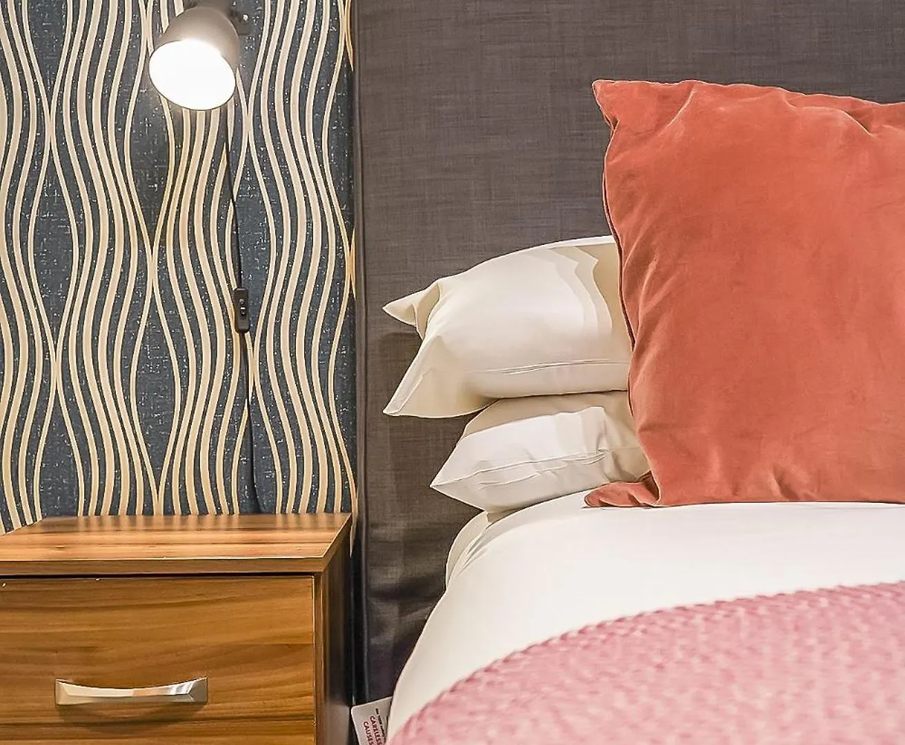 Beautiful Designer 2 Bed 2 Bath Old Town - Parking Apartman Edinburgh