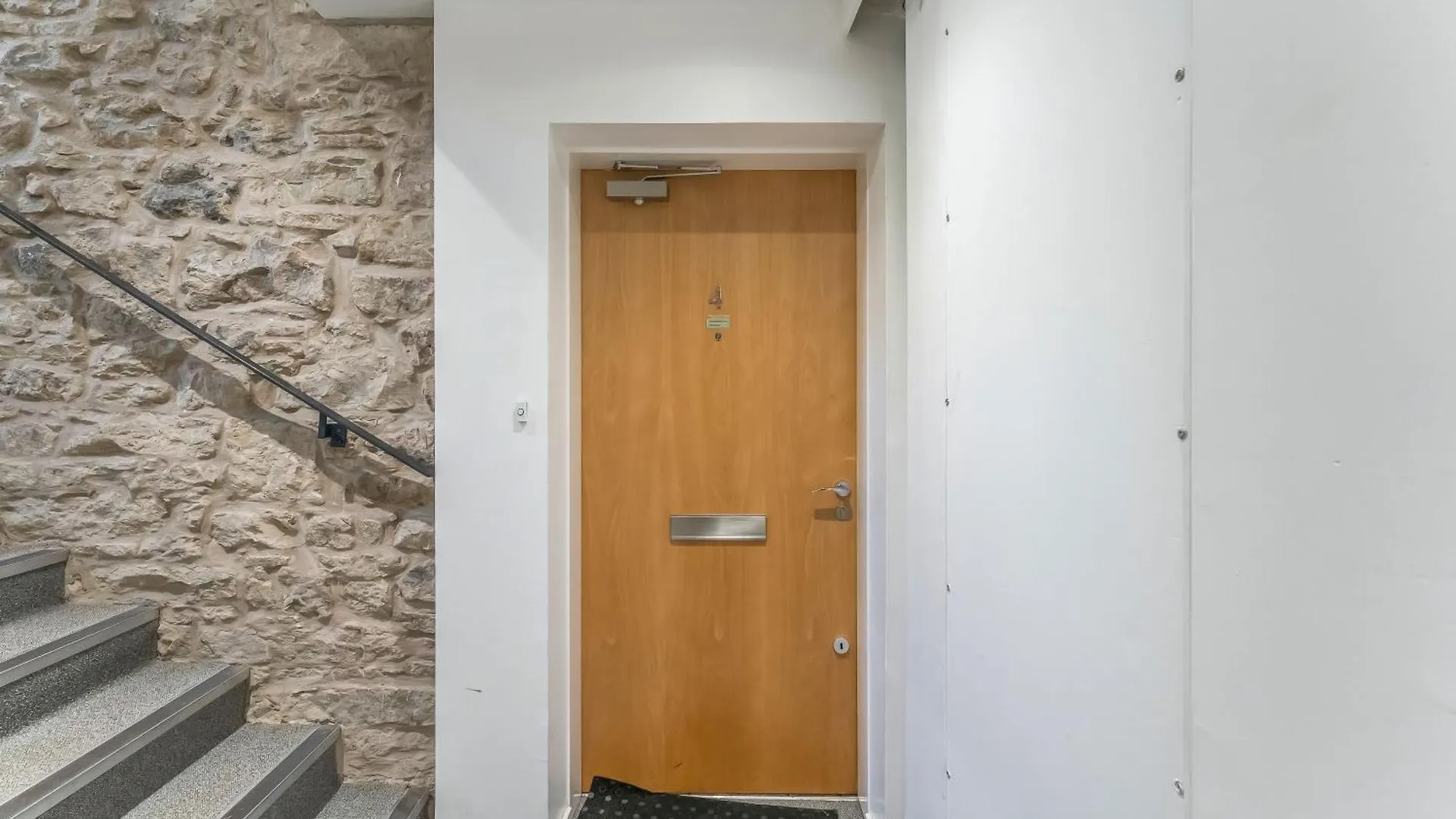 Beautiful Designer 2 Bed 2 Bath Old Town - Parking Apartment Edinburgh United Kingdom