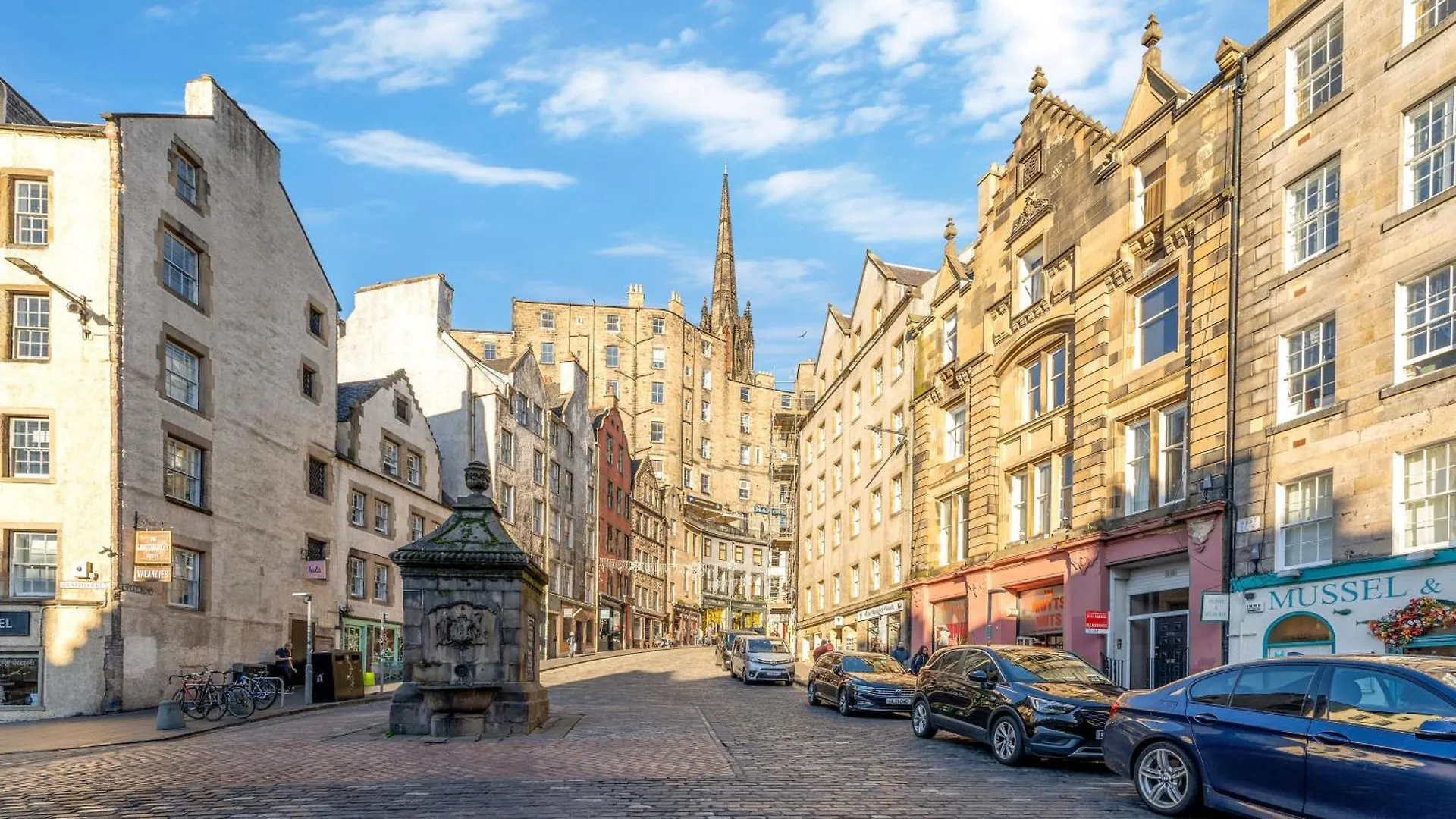 Beautiful Designer 2 Bed 2 Bath Old Town - Parking Apartment Edinburgh United Kingdom