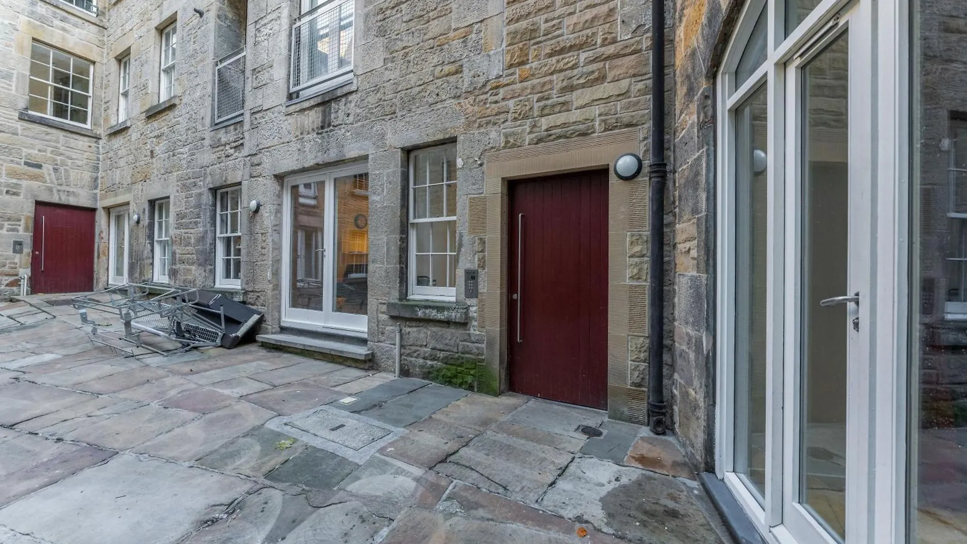 Beautiful Designer 2 Bed 2 Bath Old Town - Parking Apartment Edinburgh 0*,