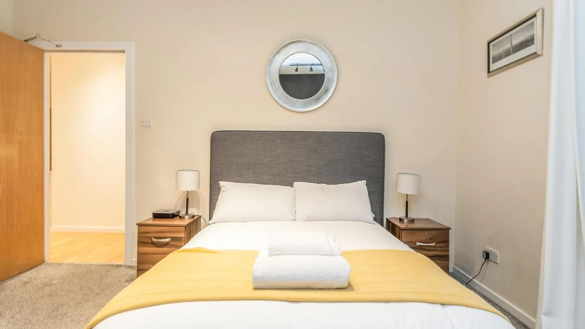 Beautiful Designer 2 Bed 2 Bath Old Town - Parking Apartment Edinburgh United Kingdom