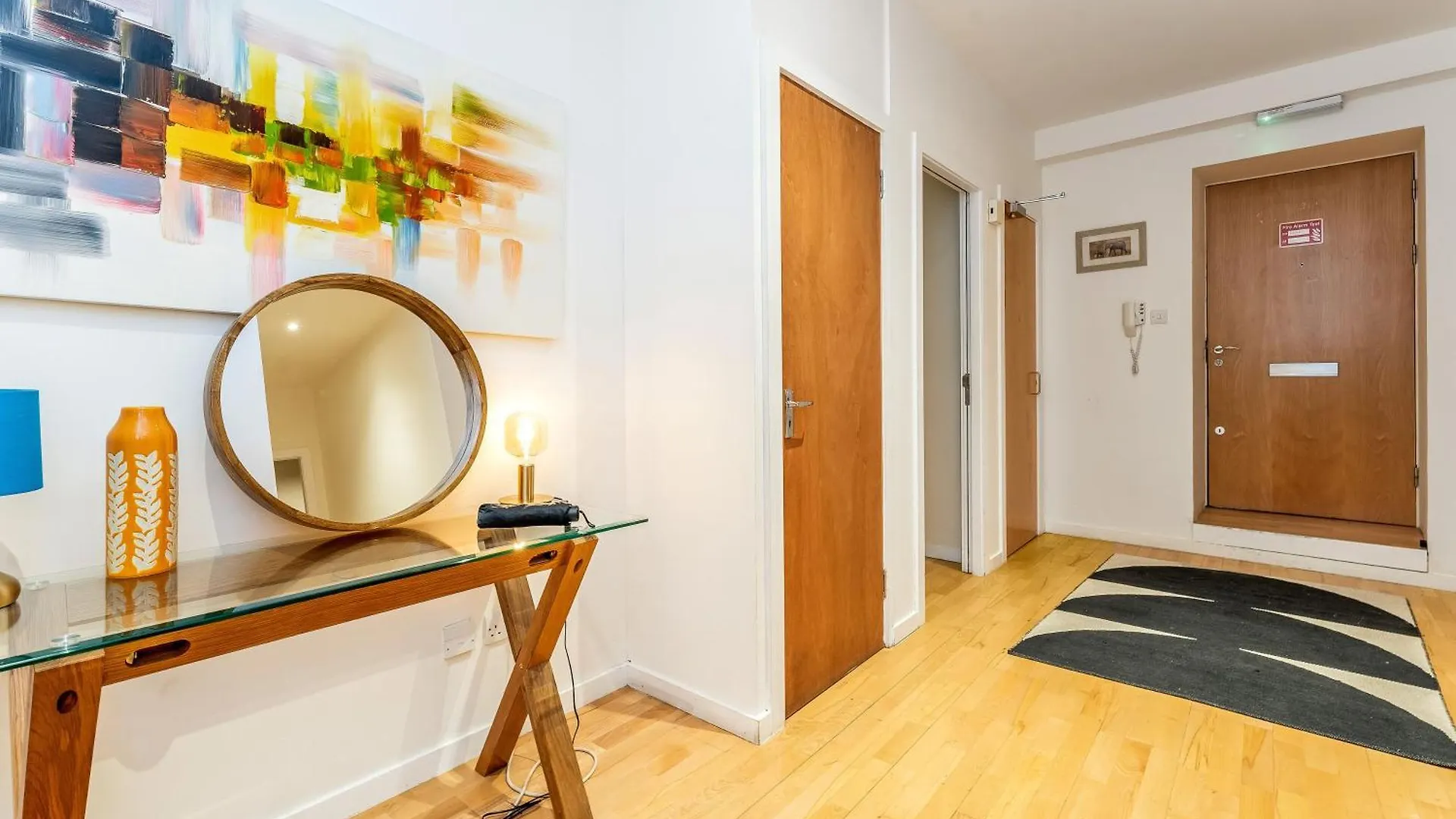 Beautiful Designer 2 Bed 2 Bath Old Town - Parking Apartment Edinburgh
