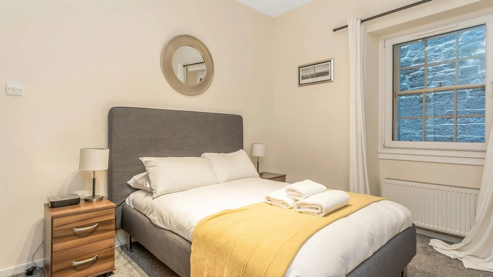 Beautiful Designer 2 Bed 2 Bath Old Town - Parking Apartment Edinburgh United Kingdom