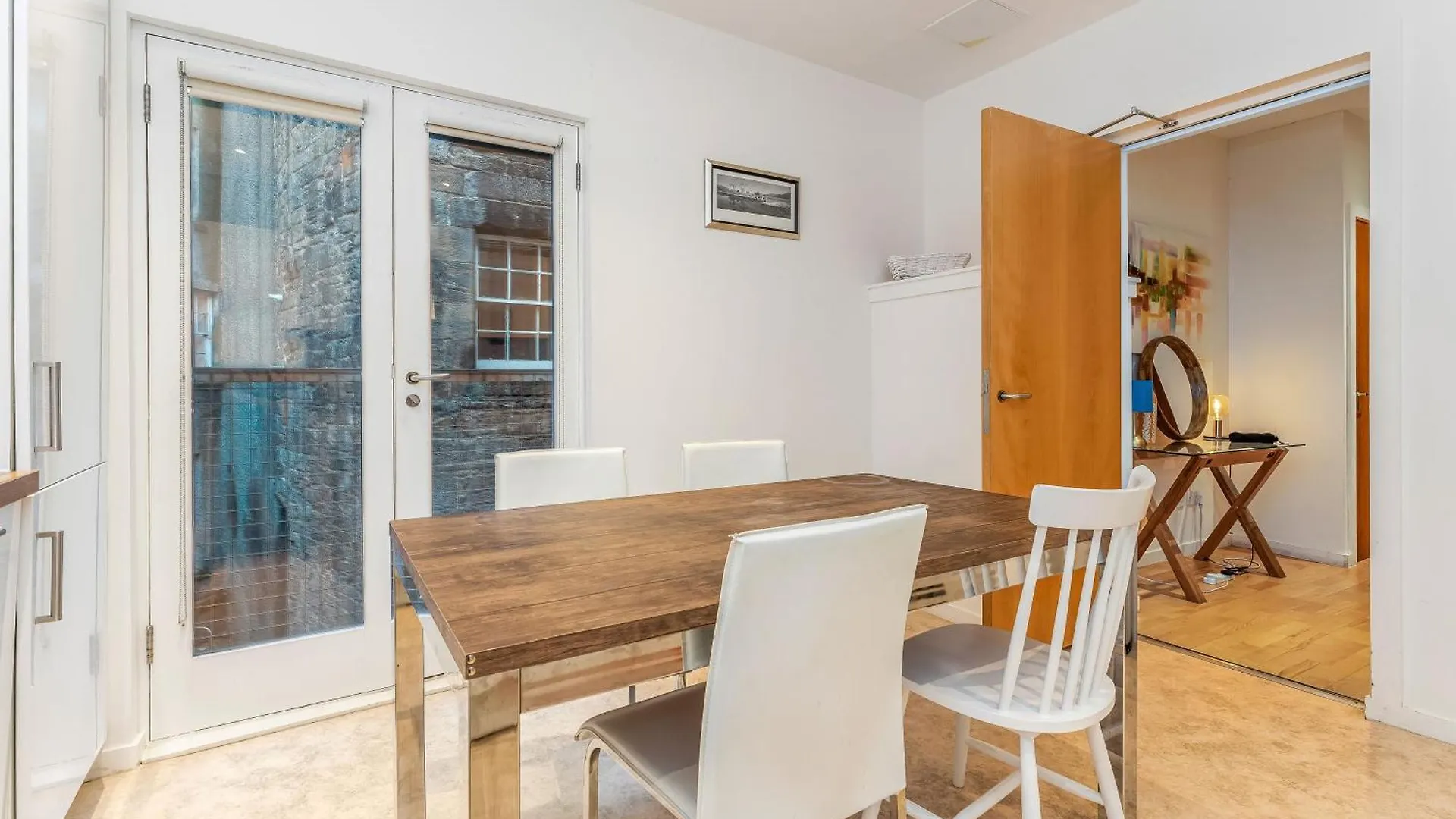 Beautiful Designer 2 Bed 2 Bath Old Town - Parking Apartment Edinburgh 0*,  United Kingdom