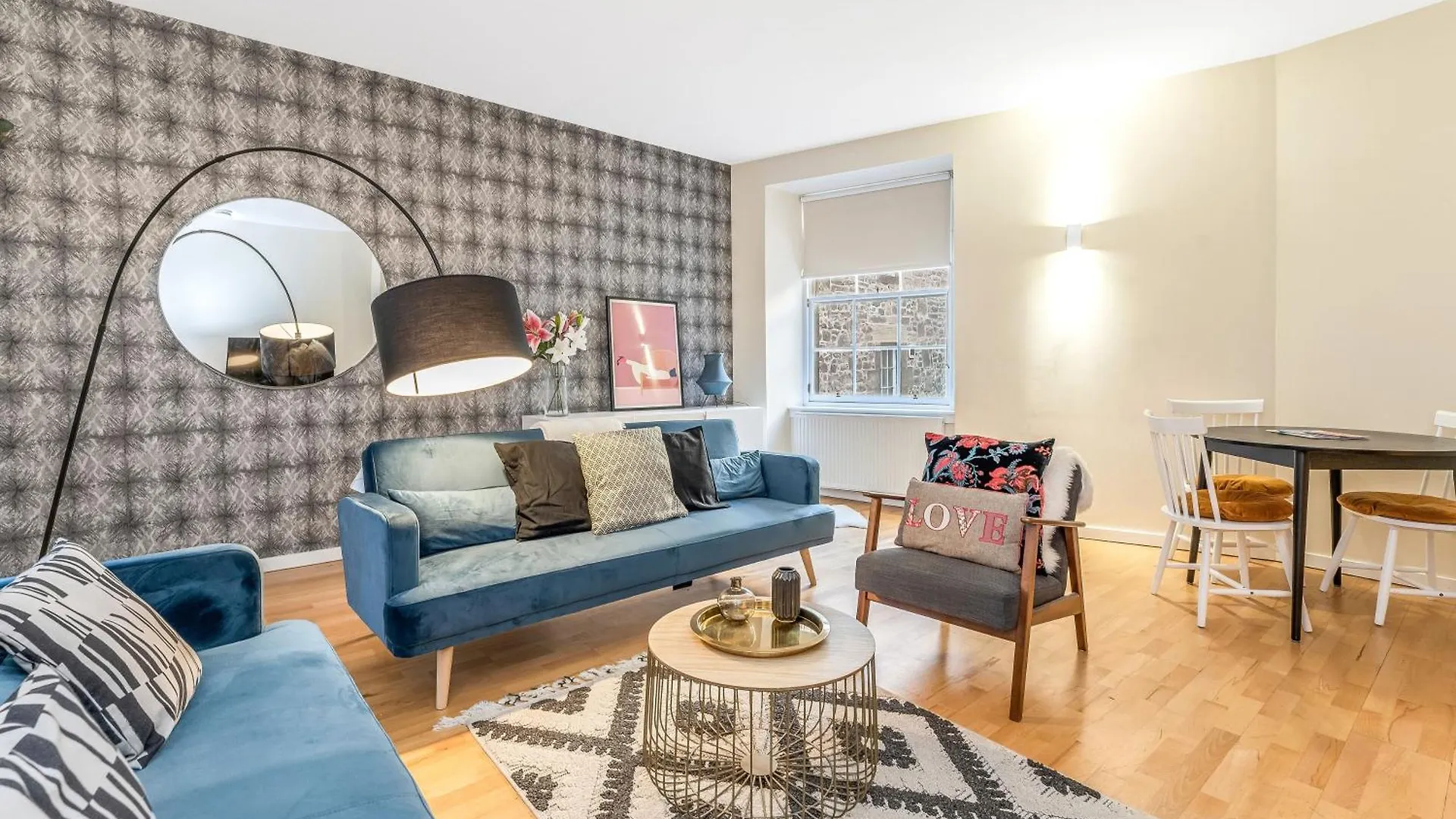 Beautiful Designer 2 Bed 2 Bath Old Town - Parking Apartment Edinburgh