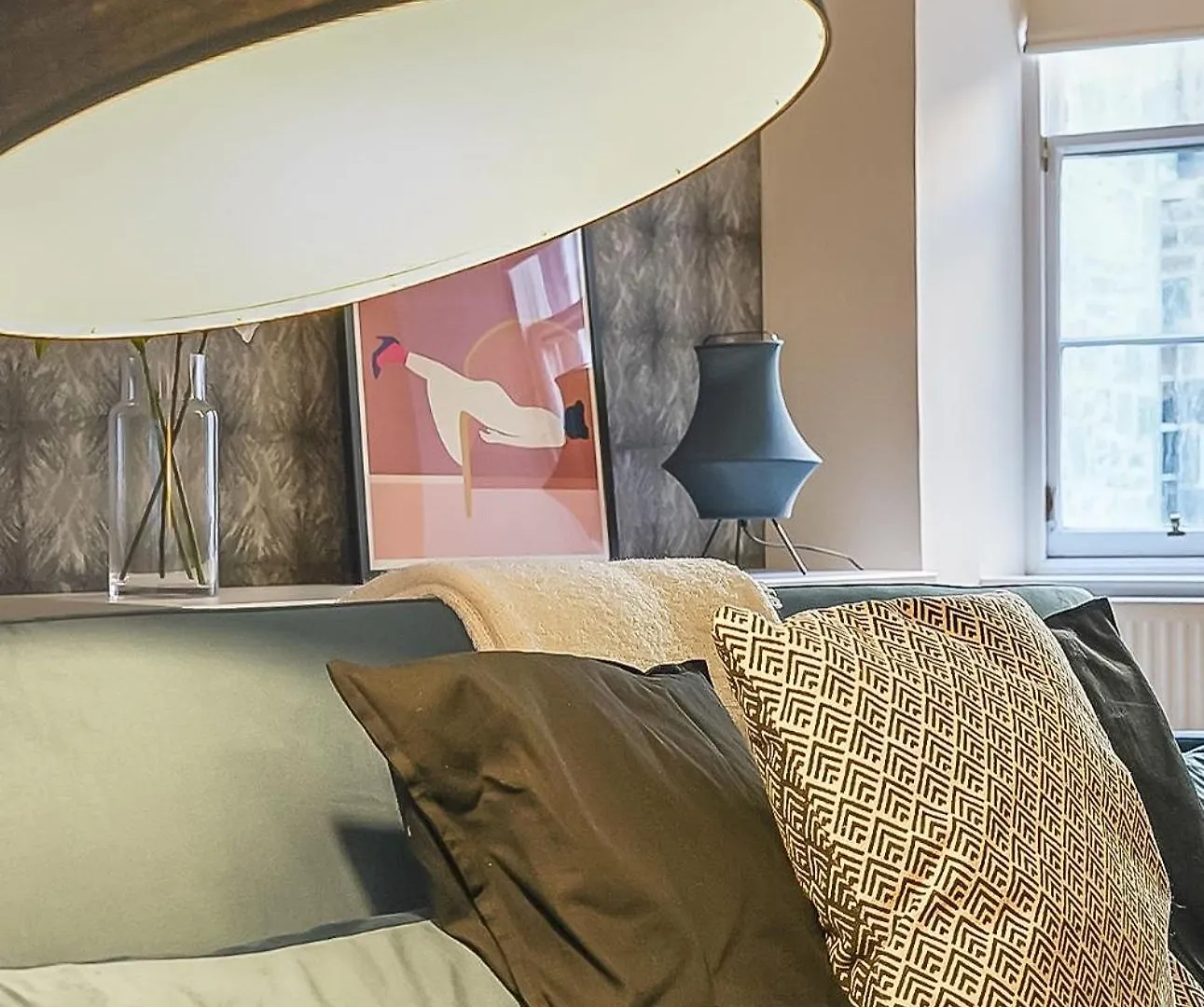 Beautiful Designer 2 Bed 2 Bath Old Town - Parking Apartment Edinburgh